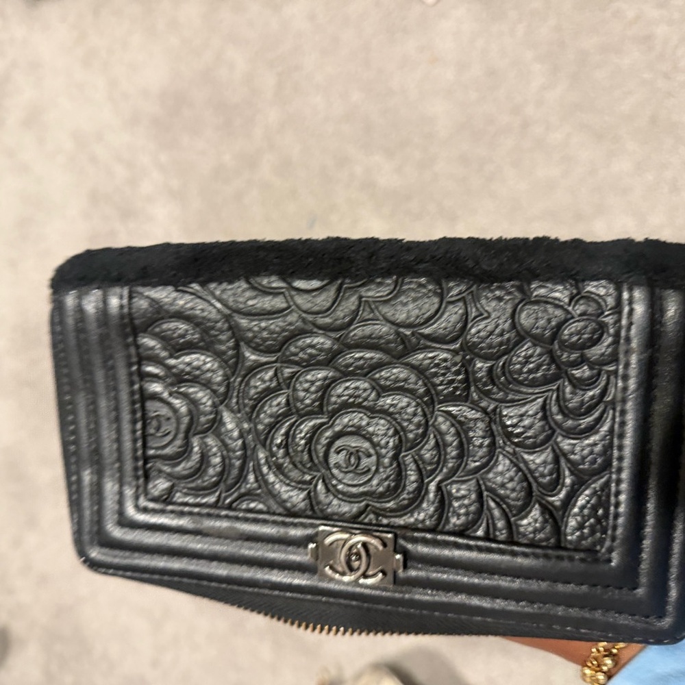 CHANEL Black Floral Embossed Wallet - Picture 3 of 12